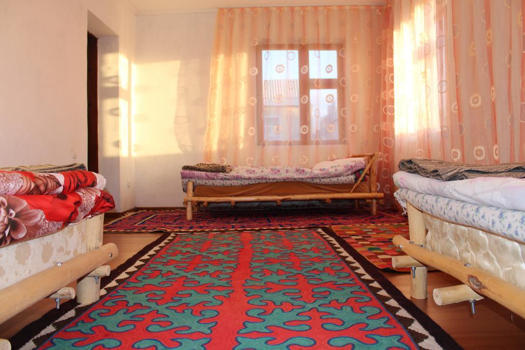 Guest House Guljan Bokonbayevo Buitenkant foto